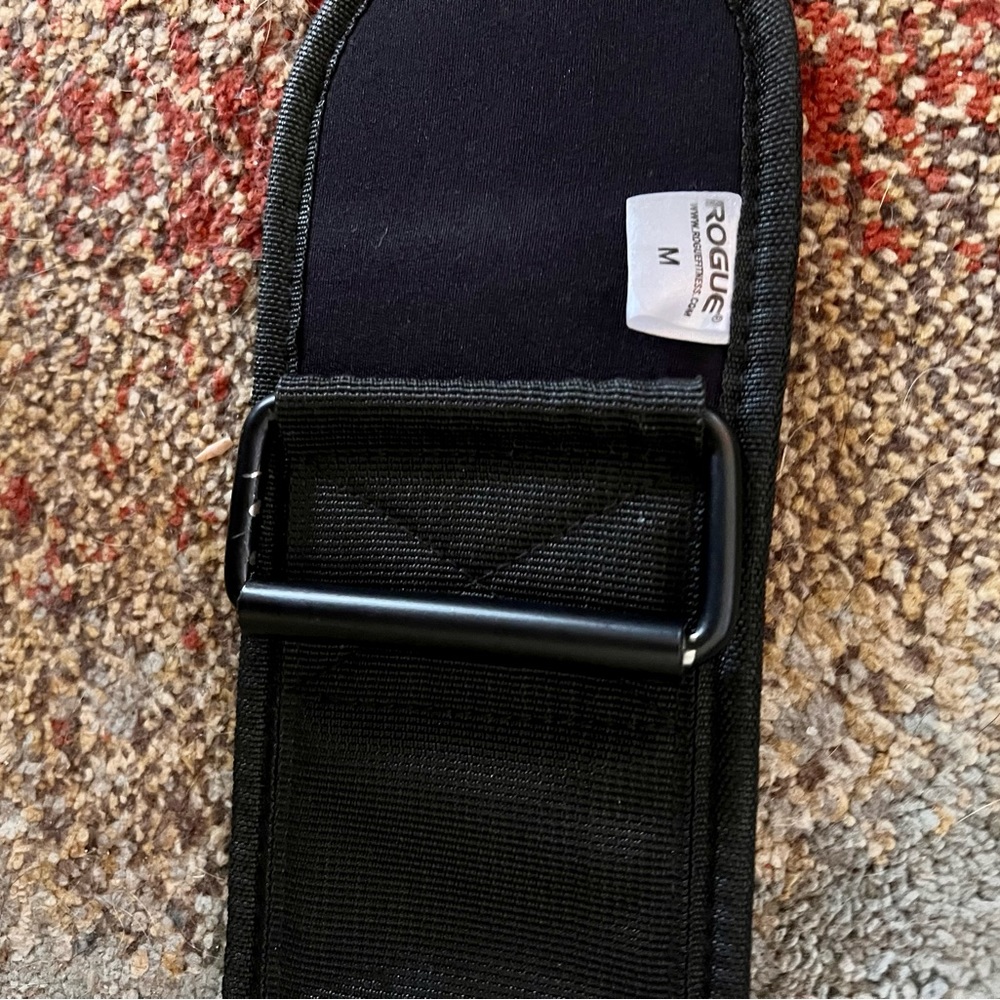 Rogue weightlifting belt - size medium - Velcro